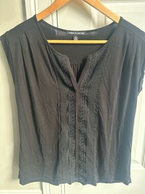 Cable & Gauge Black Embroidered Split-Neck Top